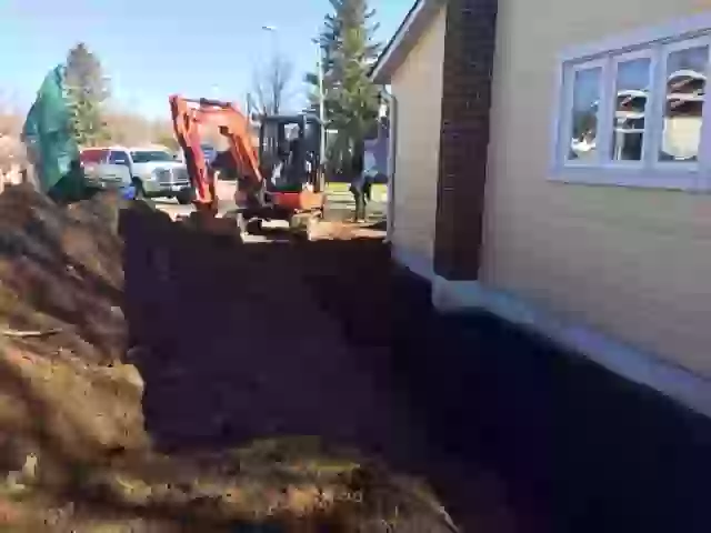 fragment vidéo de fouille à côté de la maison