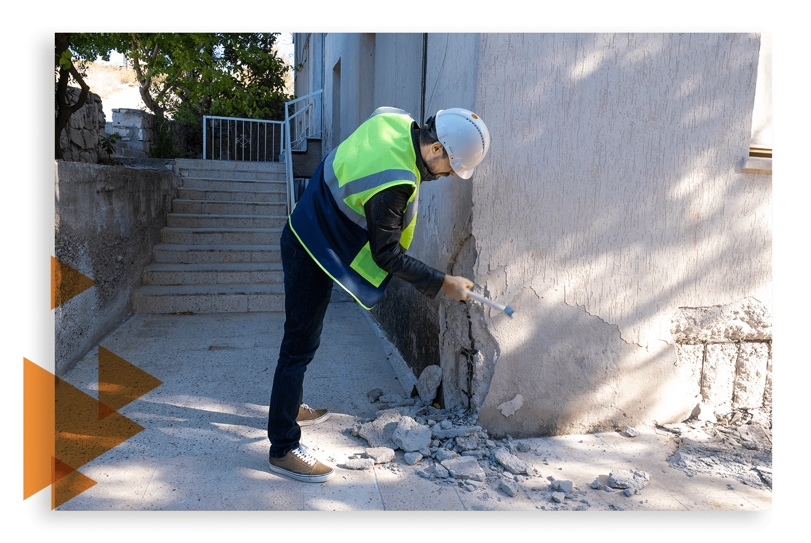 homme réparant une fissure